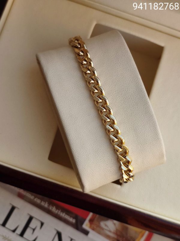 دستبند مردانه مشکی طرح زنجیر رنگ طلایی
