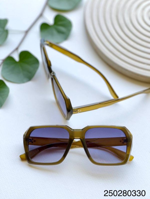 عینک اسپرت دارای استاندارد UV400 فرم کائوچو همراه کاور و دستمال