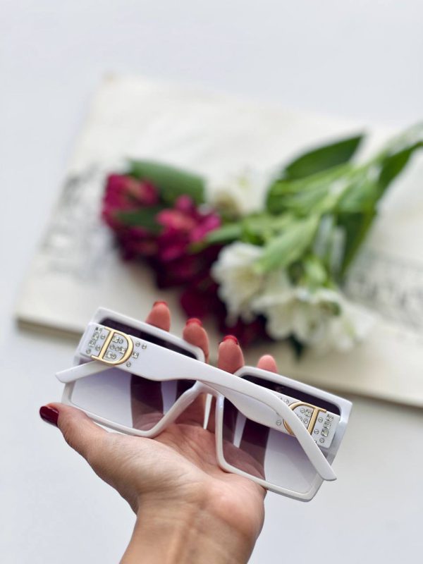 عینک زنانه استاندارد UV400 فرم کائوچو همراه کاور و دستمال