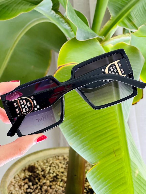 عینک زنانه برند dior استاندارد UV400 فرم کائوچو همراه کاور و دستمال