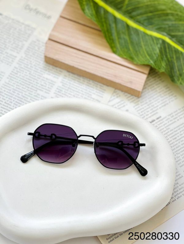 عینک زنانه برند ditiaiاستاندارد UV400 فرم کائوچو همراه کاور و دستمال