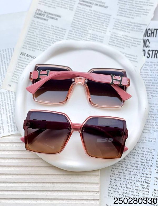 عینک زنانه برند hermes استاندارد UV400 فرم کائوچو همراه کاور و دستمال