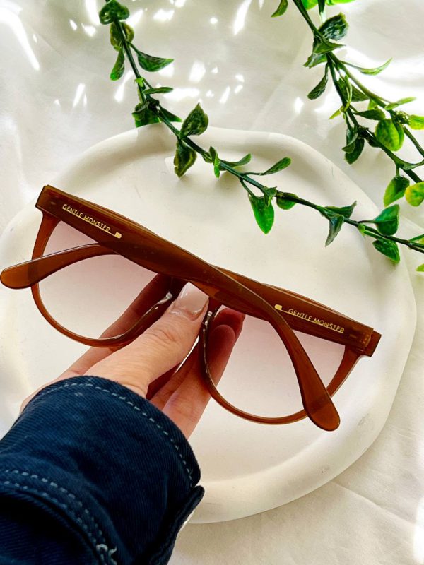 عینک زنانه فرم کائوچو استاندارد UV400 همراه کاور و دستمال