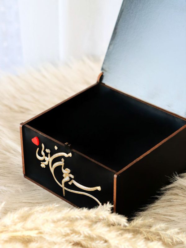 جعبه سفارشی چوبی کوچک با نوشته دلخواه همراه پوشال و بالشتک ویژه ولنتاین