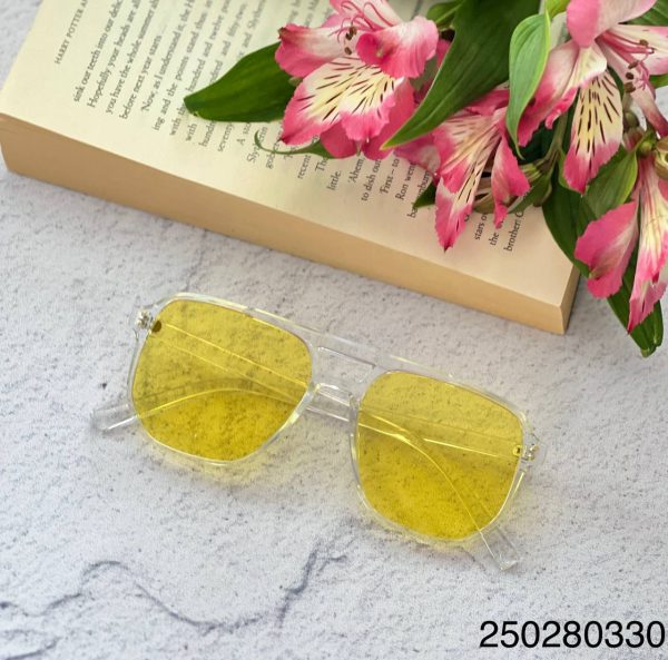 عینک اسپرت قابل استفاده در شب و روز فرم کائوچو همراه کاور و دستمال