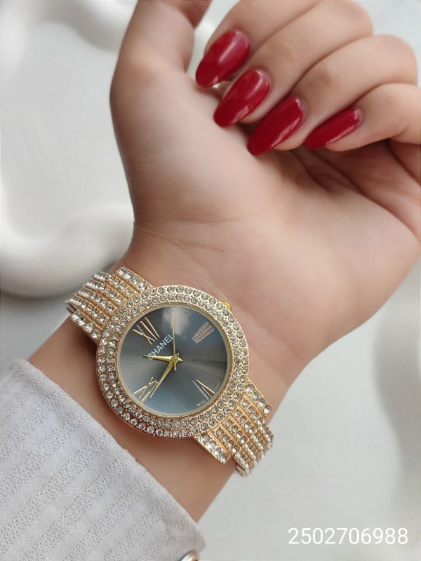 ساعت زنانه فول نگین Chanel طلایی رنگ ثابت کیفیت عالی