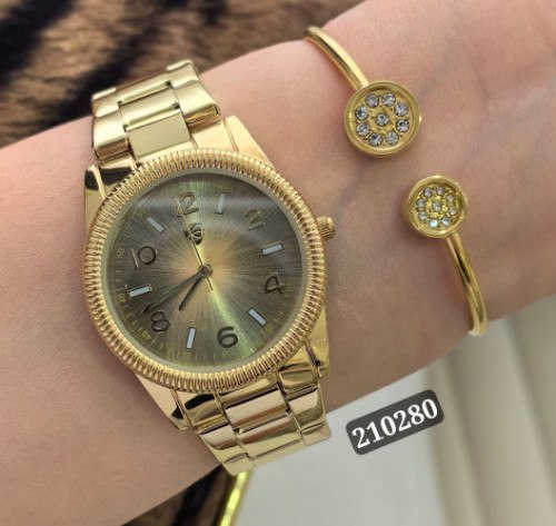 ست ساعت و دستبند زنانه کیفیت عالی رنگ ثابت