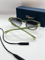 عینک اسپرت دارای استاندارد UV400 و فرم کائوچو به همراه کاور و دستمال