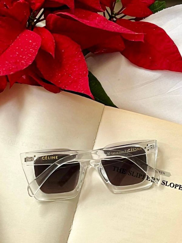 عینک زنانه برند سلین دارای استاندارد UV400 دارای فرم کائوچو و پلاریزه به همراه کاور و دستمال کیفیت عالی