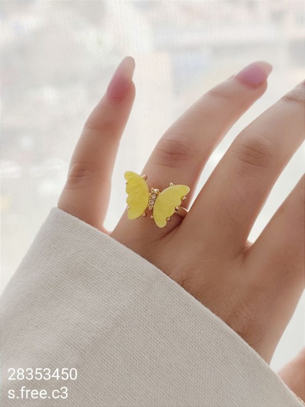 انگشتر دخترانه طرح پروانه فری سایز رنگ ثابت دارای رنگ بندی