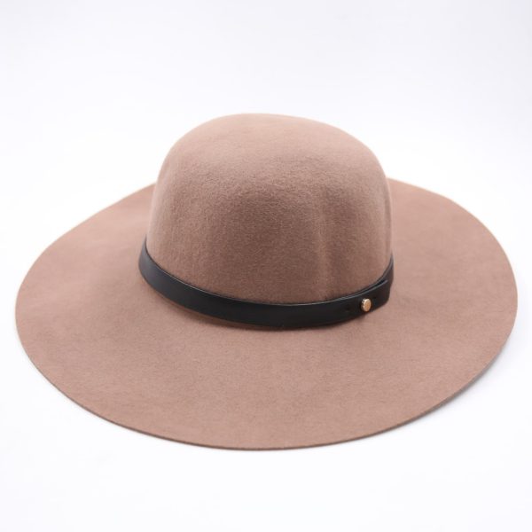 کلاه دخترانه لبه دار رنگ خاکی کلاسیک نمدی فلاپی دور بلند باند چرمی دکمه دار