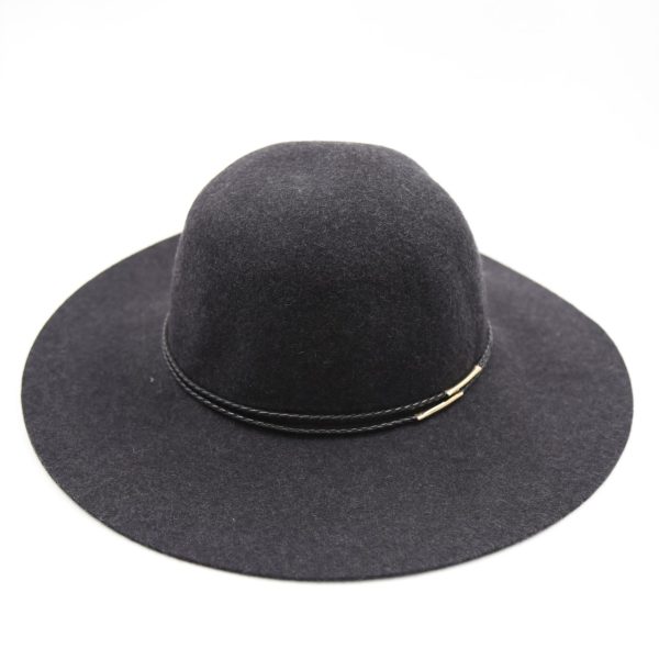 کلاه دخترانه لبه دار رنگ ذغالی کلاسیک نمدی فلاپی لبه بلند بند چرمی قیطونی فلزدار
