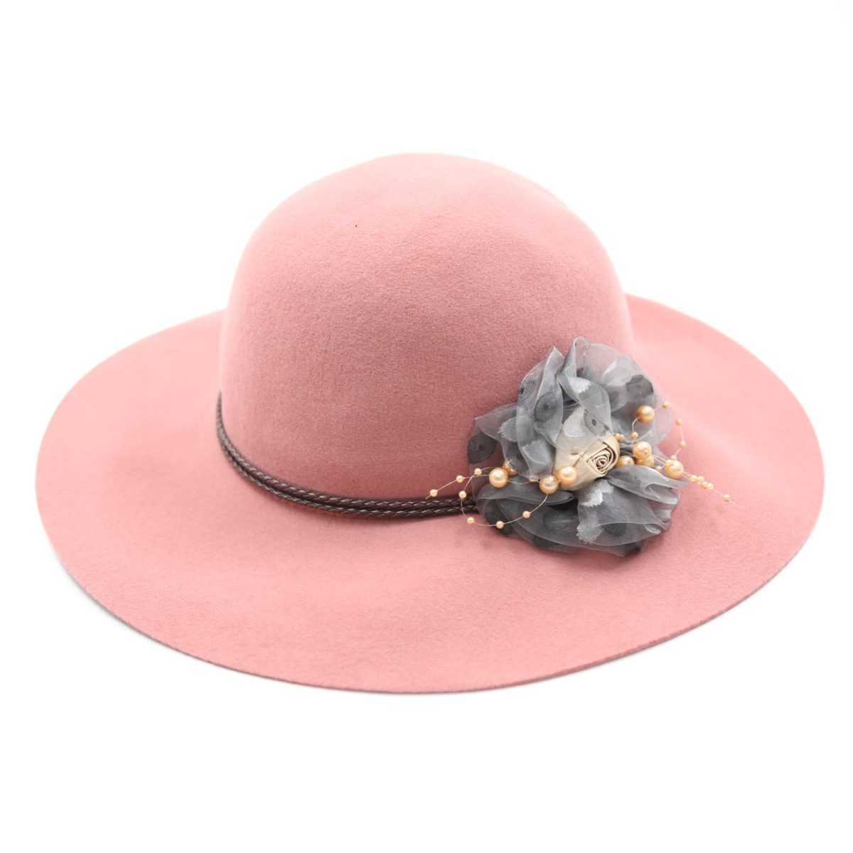 کلاه دخترانه لبه دار رنگ کالباسی کلاسیک نمدی فلاپی باند چرمی بغل گل