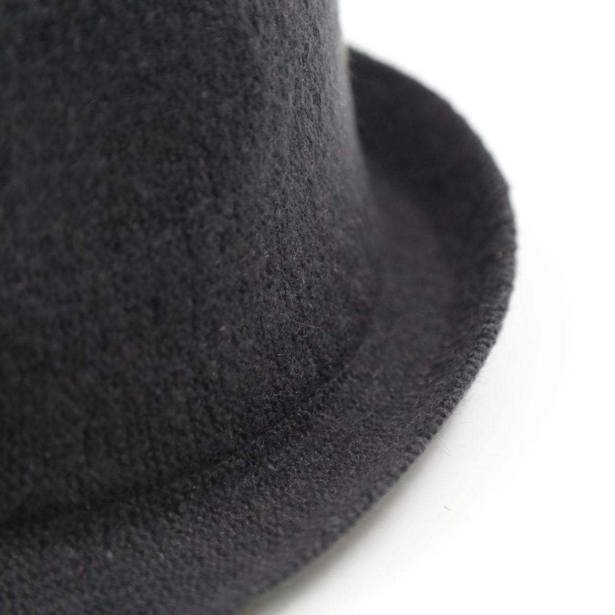 کلاه شاپو مردانه لبه دار طرح کلاسیک رنگ زغالی بافت بیسیک