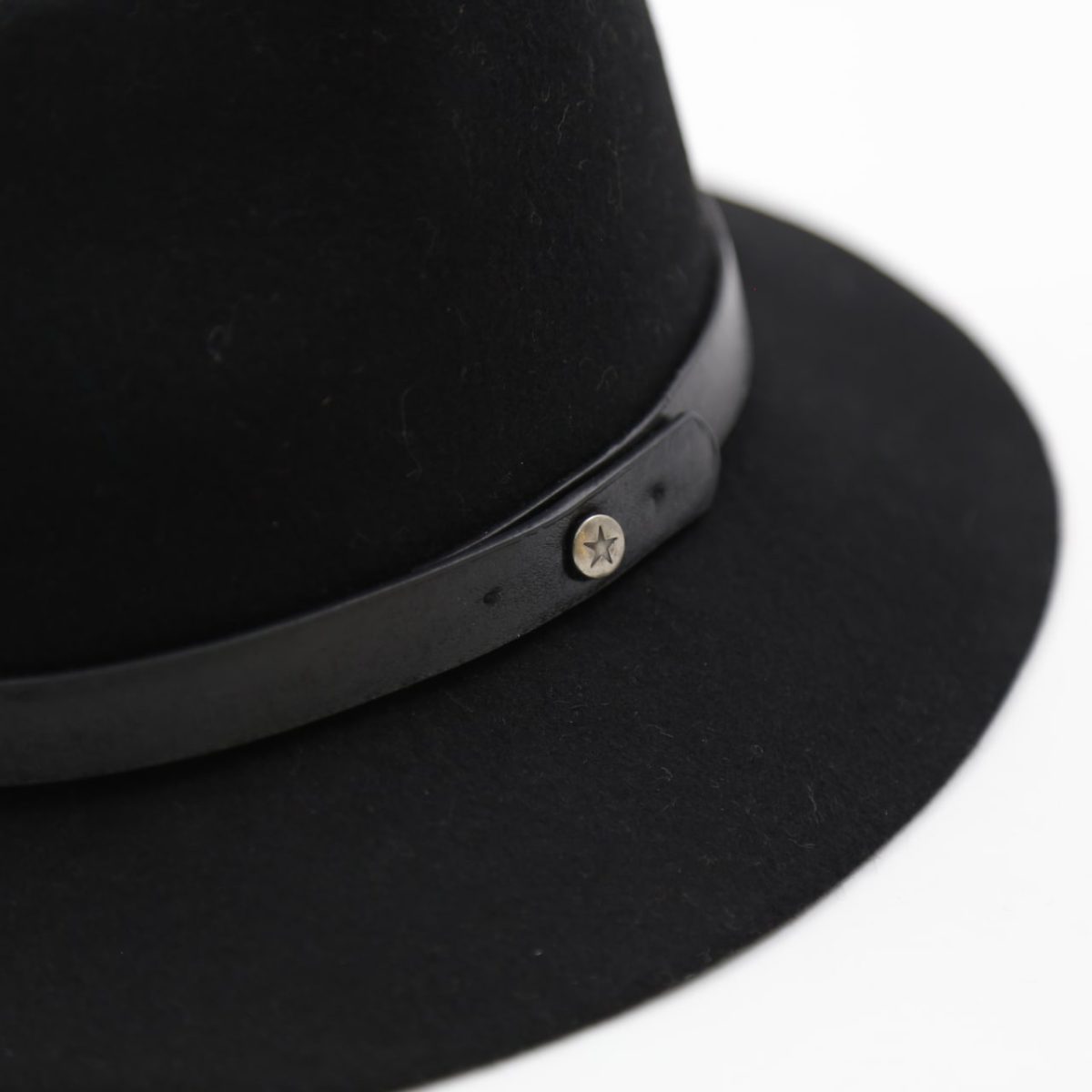 کلاه شاپو نمدی باند چرمی دکمه ستاره ای رنگ مشکی کیفیت عالی