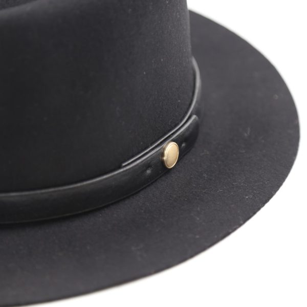 کلاه لبه دار کلاسیک نمدی فدورا باند چرم دکمه طلایی سقف پهن