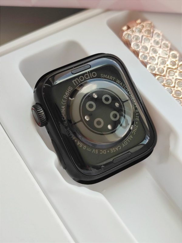 اسمارت واچ U93mini دارای سه بند و شارژر وایرلس دارای ساعت و سرویس کامل دستبند انگشتر گوشواره گردنبند